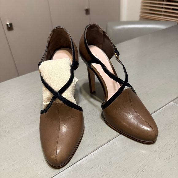 Miu Miu (37) Warm Taupe+Black Crossover Pumps - Picture 3 of 10